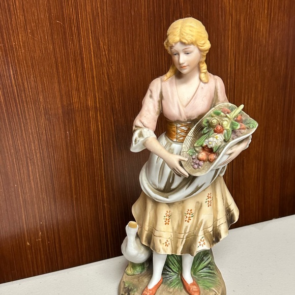 Vintage Homco Porcelain Large figurine Victorian Girl With Goose and fruits - Picture 9 of 13